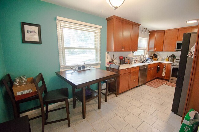 Foto del edificio - Charming NW Ranch with 2-Car Garage