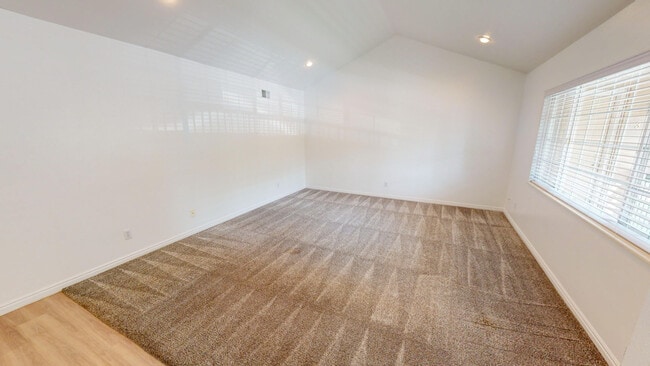Building Photo - 370 E 1420 S