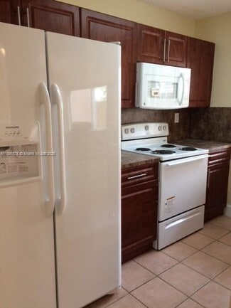 Building Photo - 210 Riviera Cir