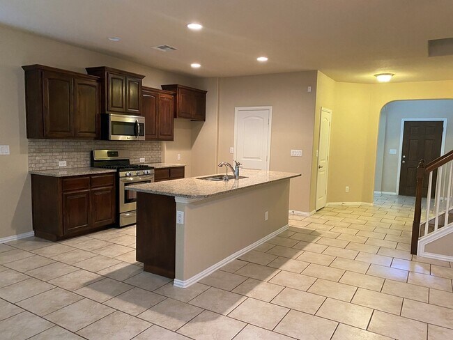 Building Photo - 7037 King Ranch Rd