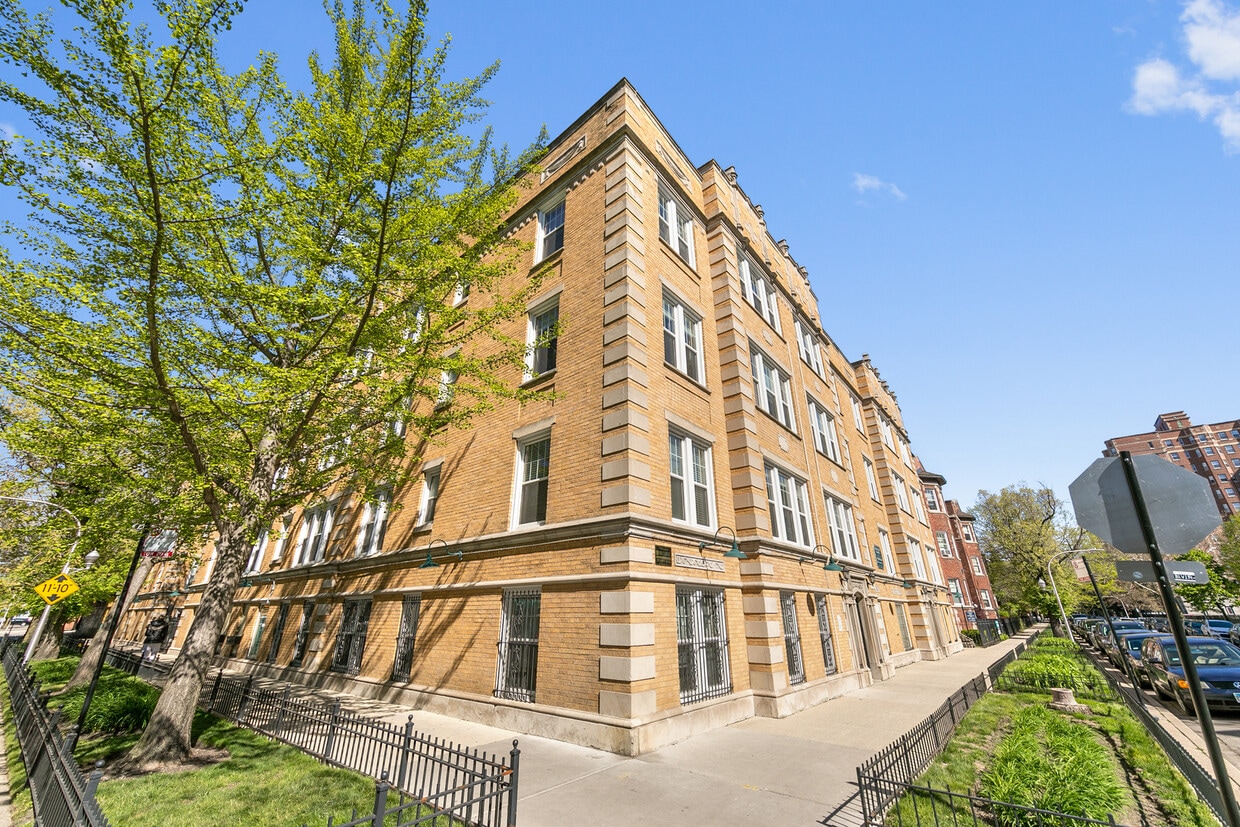 Primary Photo - 6104 N Winthrop Ave