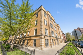 Building Photo - 1100 W Glenlake Ave