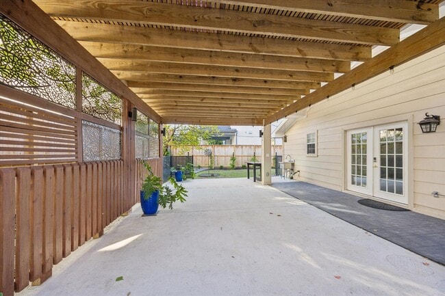 Foto del edificio - 2619 Eastgrove Ln