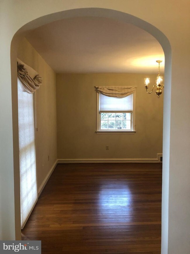 Foto del edificio - 919 N Hill Dr