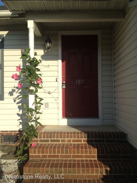 Building Photo - 187 Hillbrook Dr