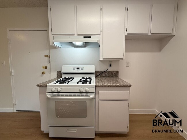 Building Photo - 5461 Kester Ave