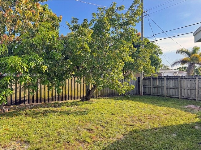 Building Photo - 1400 N 70th Way