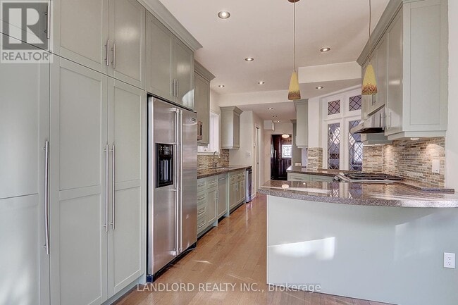 Building Photo - 138 Fallingbrook Rd
