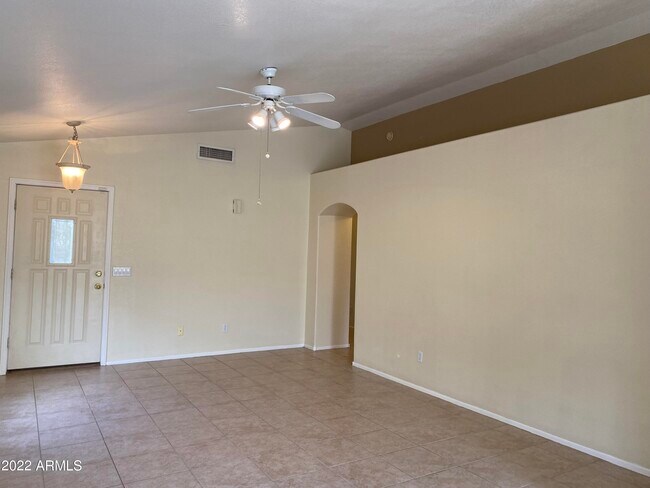 Foto del edificio - 4334 E Hartford Ave