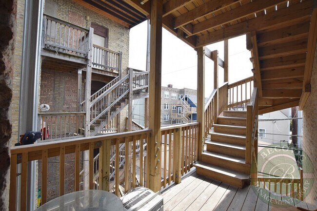 Building Photo - 3635 W Dickens Ave