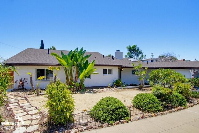 Building Photo - Stylishly Updated 3Bdm 2Ba Main Home in San Diego - MI Special!