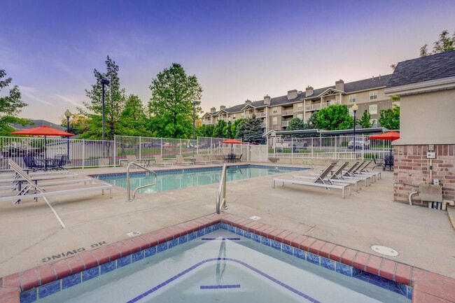 Building Photo - River Oaks