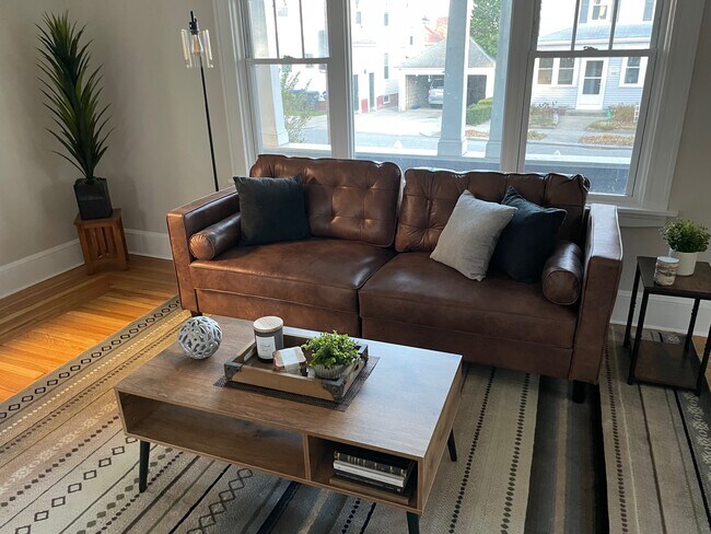 Living Room - 124 Tyndall Ave