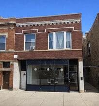 Building Photo - 3640 W Fullerton Ave