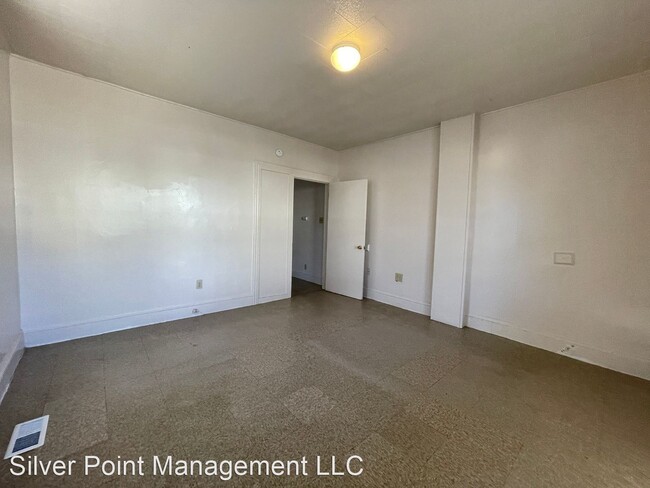 Building Photo - 4 br, 1 bath House - 386 South Ave