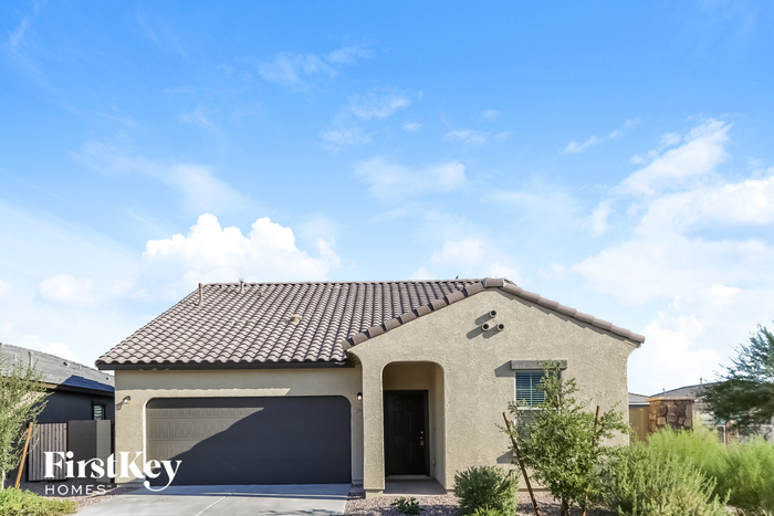 Primary Photo - 296 W Powell Dr