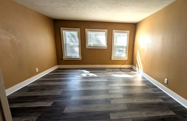 Foto del edificio - 204 W Larch Ave