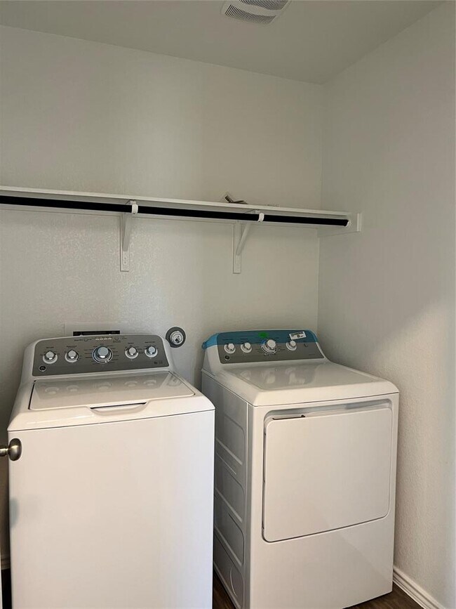 Foto del edificio - 115 Canley Lp