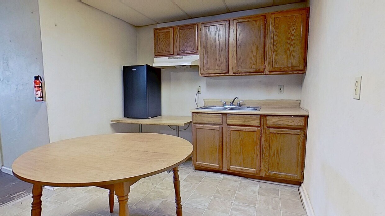 Foto del edificio - Third-Floor, One-Bedroom Apartment - Weekly Rent