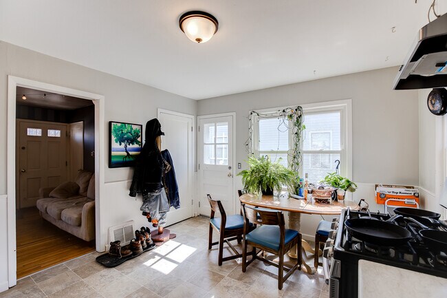 Foto del edificio - 3430 Taylor St NE