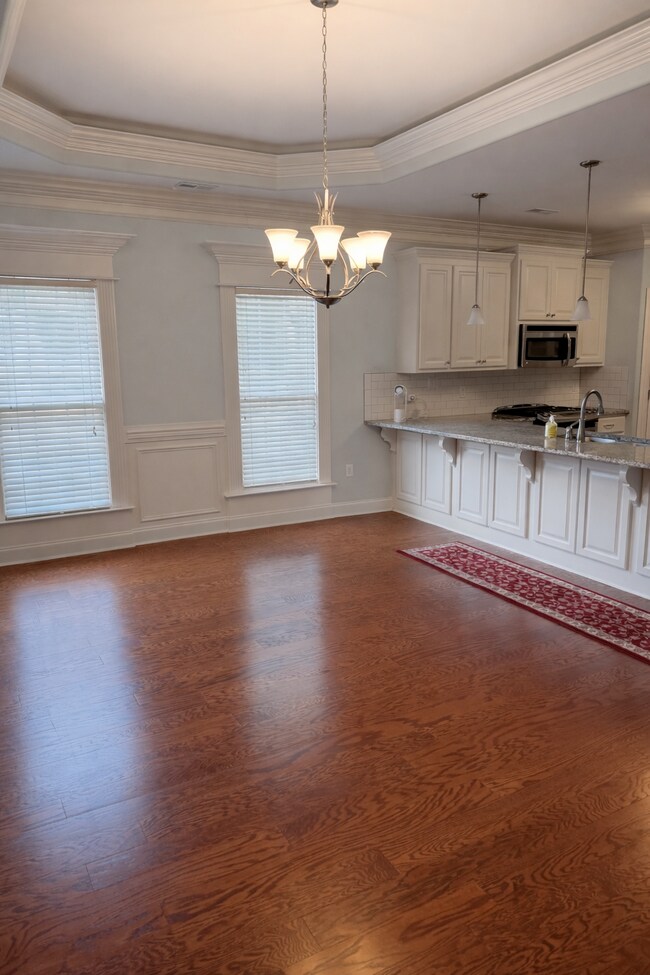 Comedor - 2627 Mountain Stream Way SE