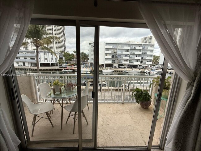 Foto del edificio - 3601 NE 170th St