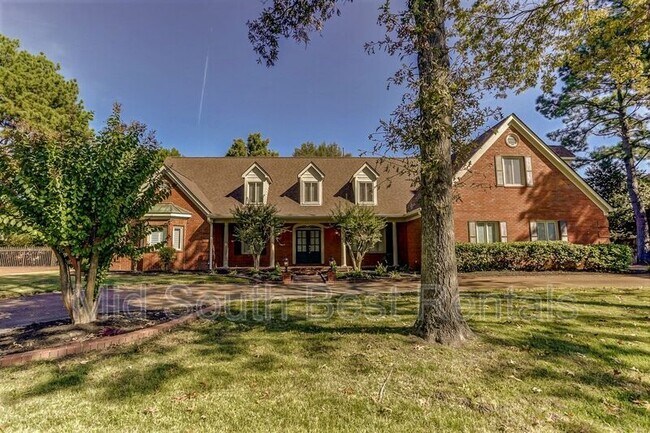 Foto del edificio - 3444 Tournament Dr S