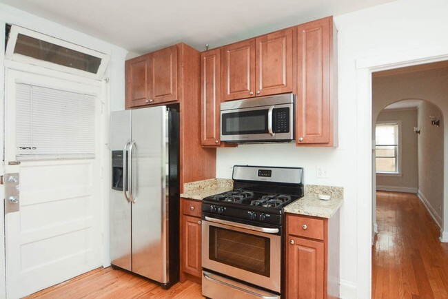 Building Photo - 2113 W Ainslie
