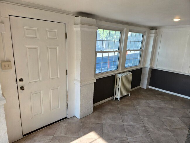 Foto del edificio - 839 E Walnut St