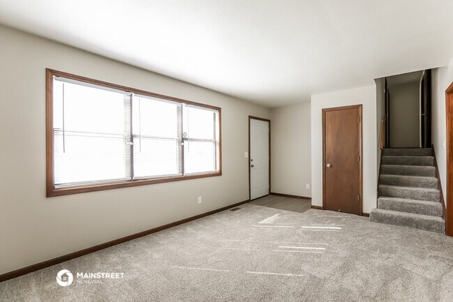 Building Photo - 6908 E 139 St