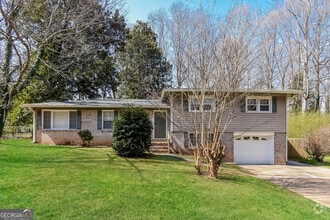 Building Photo - 5613 Woodland Dr