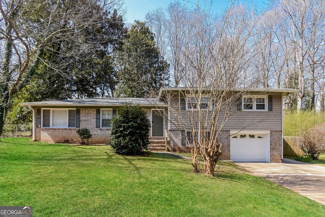 Foto principal - 5613 Woodland Dr