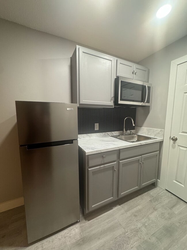 Building Photo - South Miami Avenue, Miami, FL 33184 - 1 BR...
