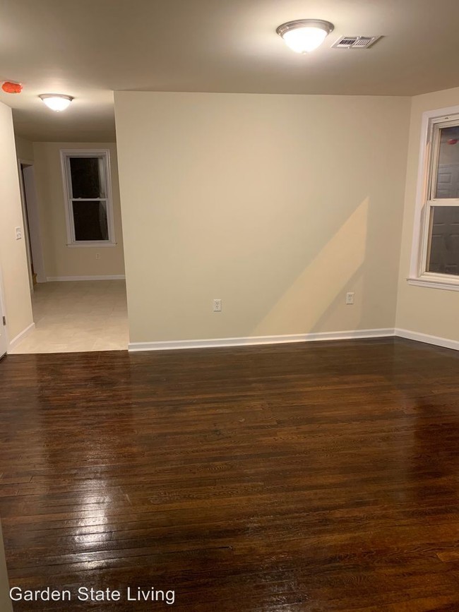 Building Photo - 5 br, 2 bath House - 497-499 7th Ave W