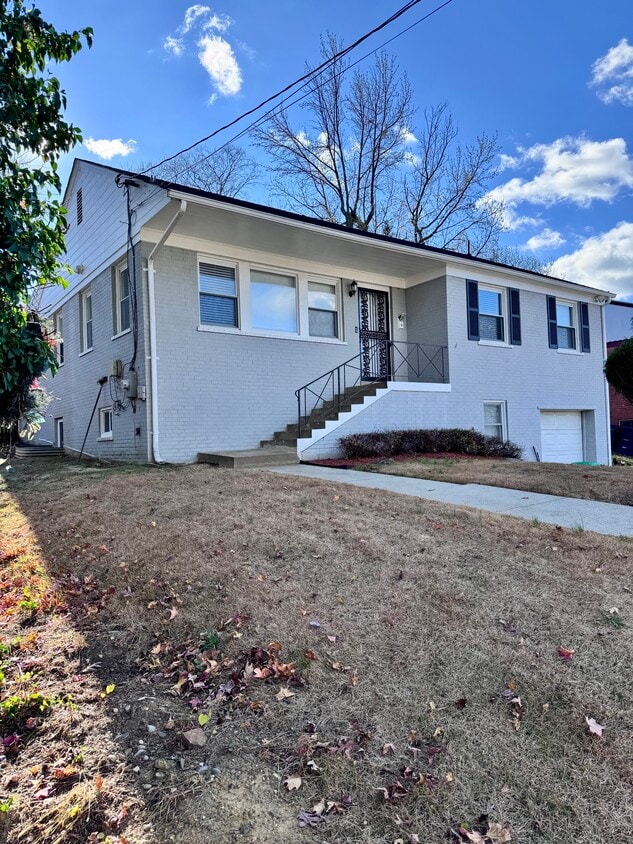 Frente - 2409 Afton St