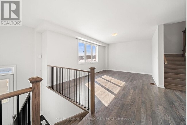 Building Photo - 1466 Stovell Cres