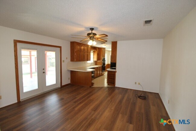 Foto del edificio - 1606 Hughes Ave