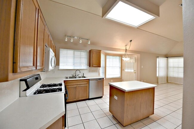 Foto del edificio - 3924 Newland Dr