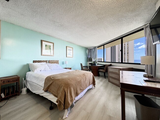 Foto del edificio - Furnished Waikiki Condo with A/C and Utili...