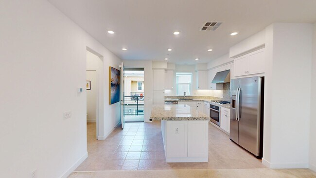 Building Photo - Large Townhome In Serrano Summit