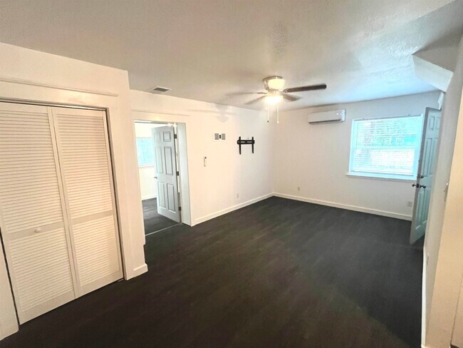 Foto del edificio - 685 S Waukeenah St