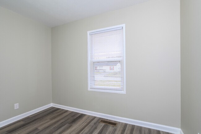 Foto del edificio - 327 Whitewater Dr