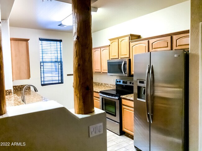 Foto del edificio - 2155 N Grace Blvd