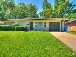 Building Photo - 1800 Melrose Dr
