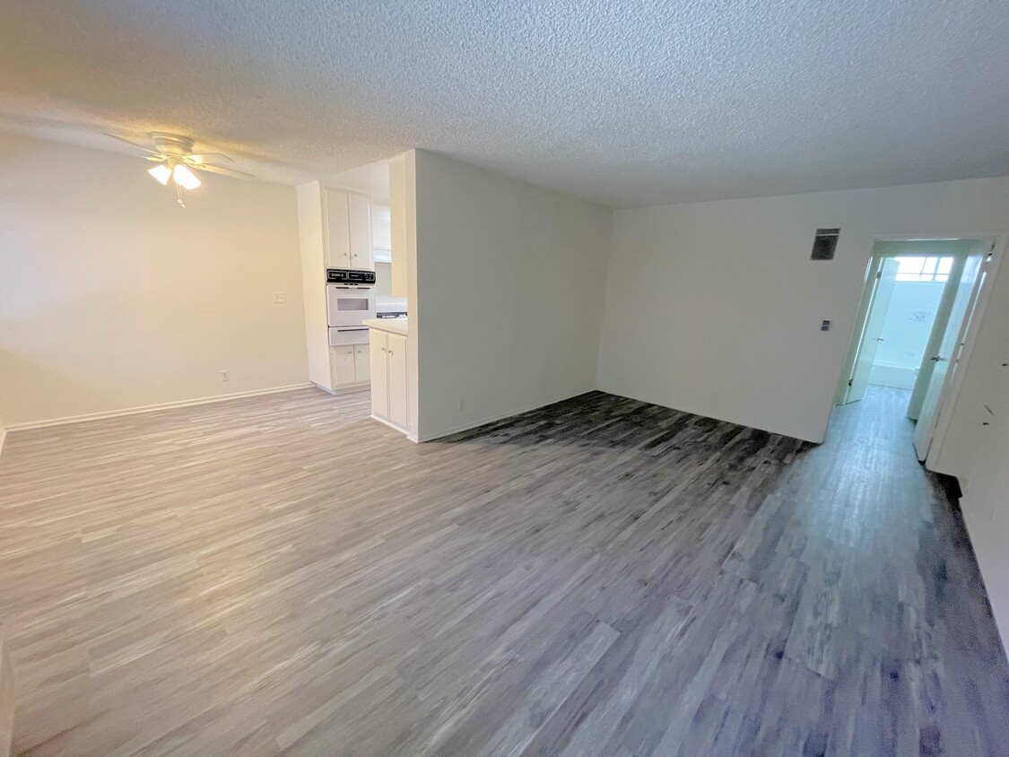 Foto principal - 8750 Topanga Canyon Blvd