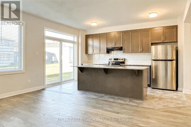 Building Photo - 274 Ormiston Cres