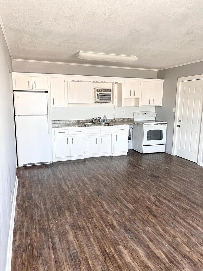Building Photo - 2204 St Lucie Blvd