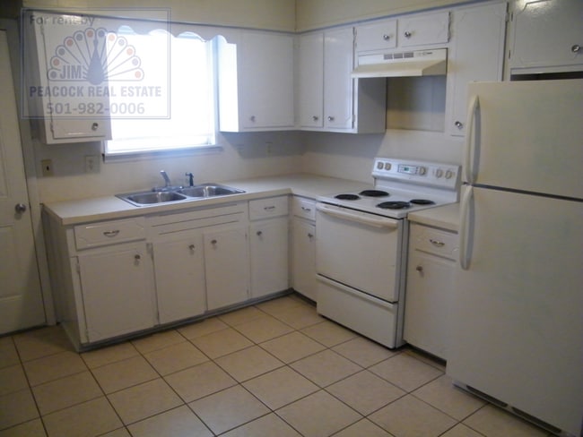 Building Photo - 3023-3023 Hines Dr