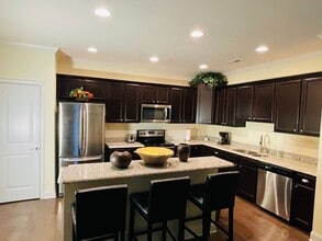 Building Photo - 6949 Pemmbrooke Shire Ln