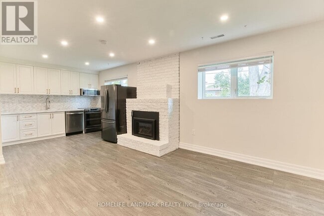 Building Photo - 21 Robinglade Dr